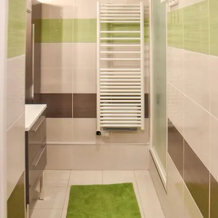 Prázdninový dům Maison Charmante A Avec Piscine Partagee *