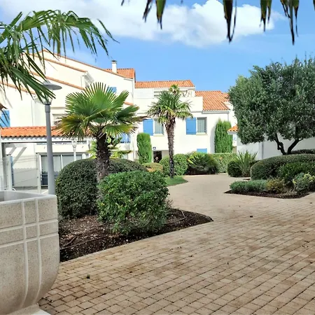 Maison Charmante à Avec Piscine Partagée *