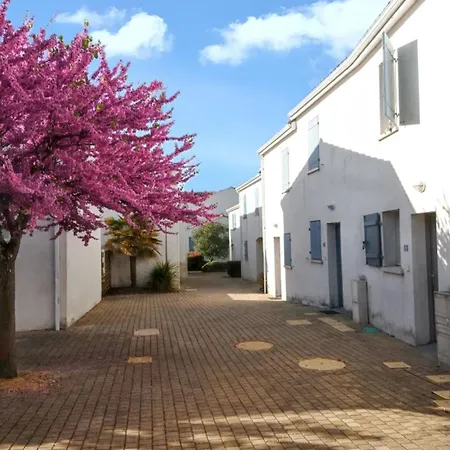 Maison De 2 A Sur A 900 M De La Avec Piscine Partagee Jardin Clos Et Wifi * Vaux-sur-Mer