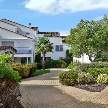 Prázdninový dům Maison Charmante A Avec Piscine Partagee