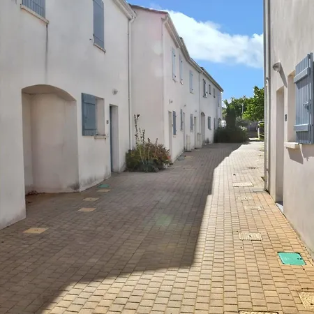 Maison De 2 A Sur A 900 M De La Avec Piscine Partagee Jardin Clos Et Wifi * Vaux-sur-Mer