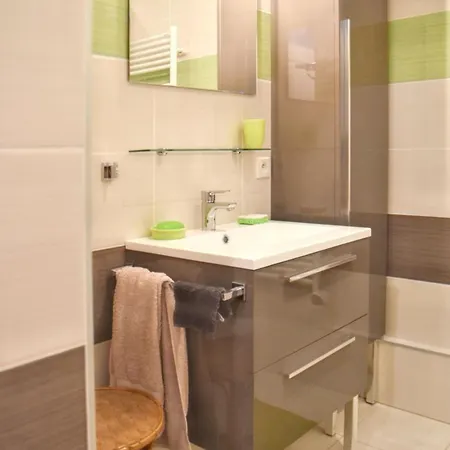 Maison De 2 A Sur A 900 M De La Avec Piscine Partagee Jardin Clos Et Wifi * Vaux-sur-Mer