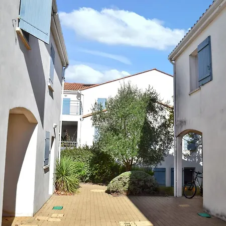 Maison Charmante A Avec Piscine Partagee