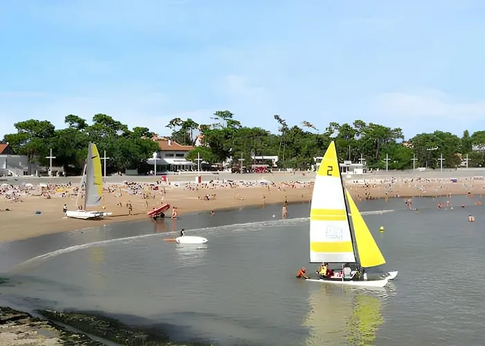 度假居 Maison Charmante A Avec Piscine Partagee *