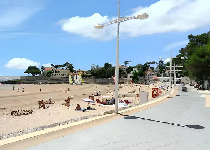 度假居 Maison Charmante A Avec Piscine Partagee