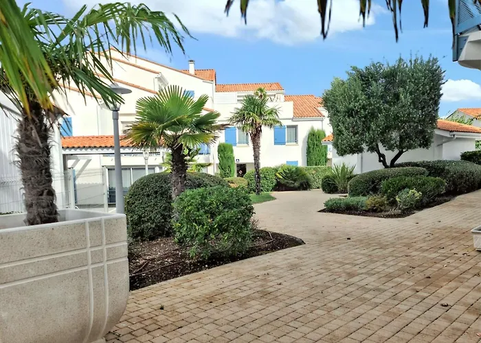 Maison Charmante A Avec Piscine Partagee *