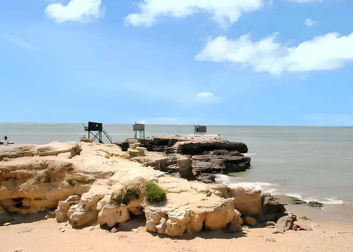 度假居 Maison Charmante A Avec Piscine Partagee