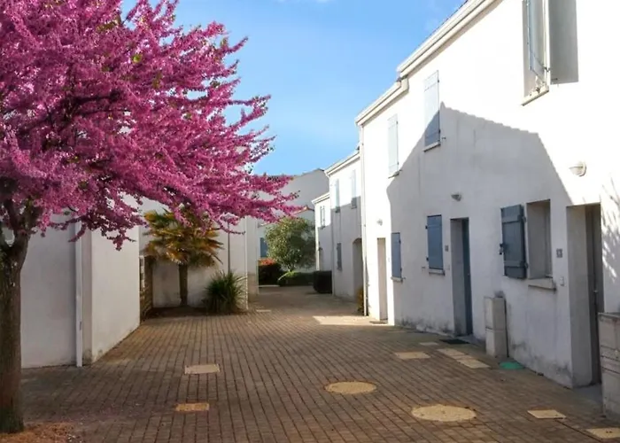 Maison Charmante A Avec Piscine Partagee * 福克斯索梅尔