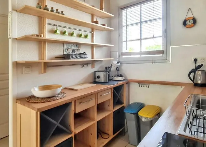 Maison Charmante A Avec Piscine Partagee