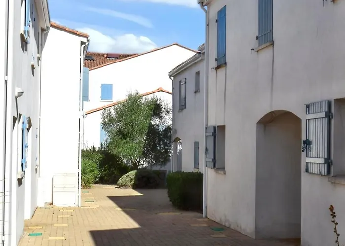 Maison Charmante A Avec Piscine Partagee *