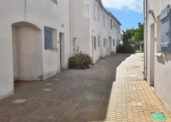 Maison Charmante A Avec Piscine Partagee * 福克斯索梅尔