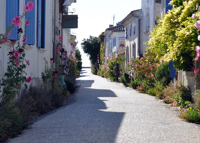 度假居 Maison Charmante A Avec Piscine Partagee